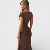 Elara - Robe maxi de soirée marron chic avec décolleté drapé