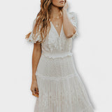 Robe midi Lacey avec décolleté en V et manches courtes