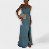 Hallie - Robe maxi en satin chic avec fente haute