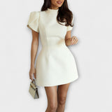 Lily - Robe mini à dos nu avec nœud et manches courtes