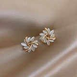 Élégante couleur or avec des motifs de fleurs en opale exquis