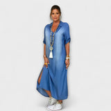 Lea - Robe Longue en Look Denim avec Fente Latérale