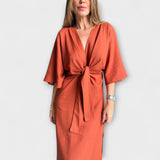 Holly - Robe décontractée avec décolleté en V et nœud