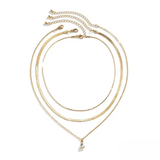 Collier en couche avec pendentif