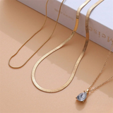 Collier en couche avec pendentif
