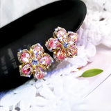 Boucles d'oreilles avec des pierres colorées