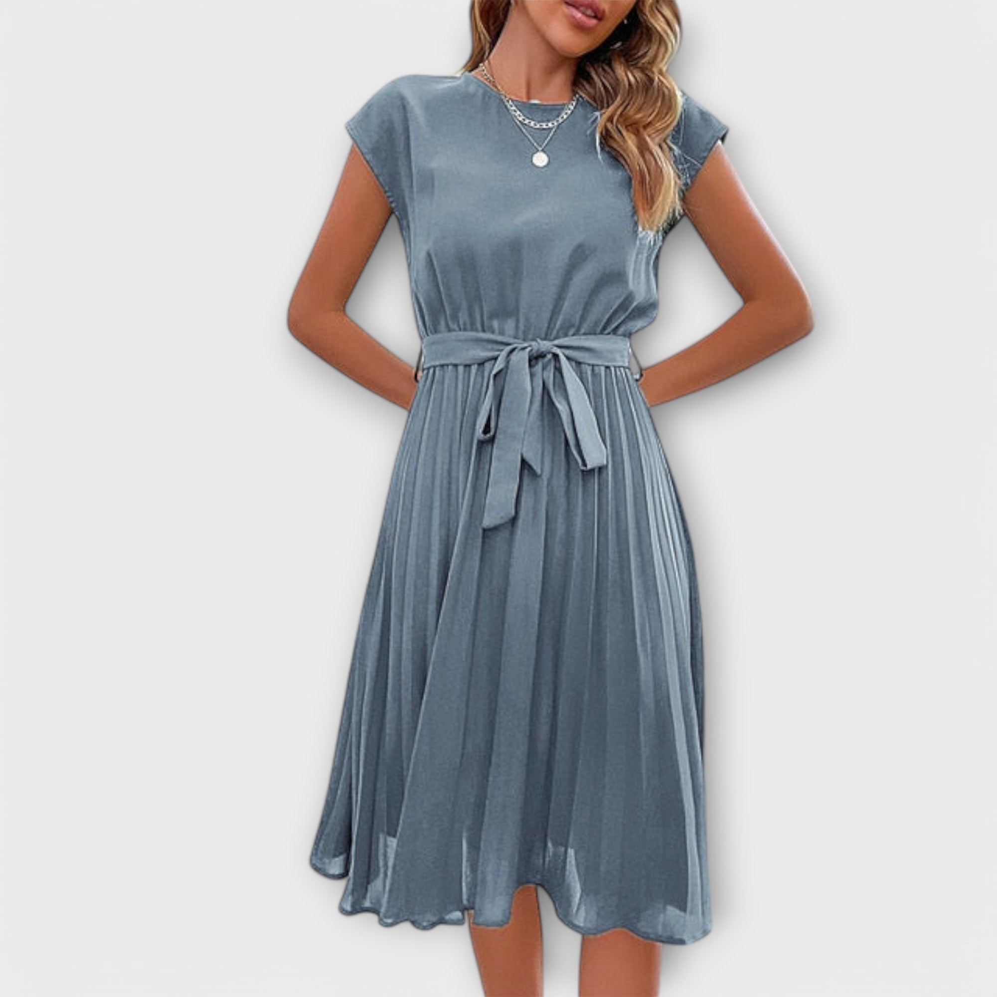 Claire - Robe midi décontractée à manches courtes plissée