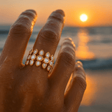 Bijoux du matin avec des pierres précieuses brillantes