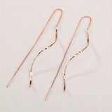 Boucles d'oreilles longues avec design ondulé