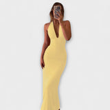 Robe de gala dos nu à encolure halter raffinée