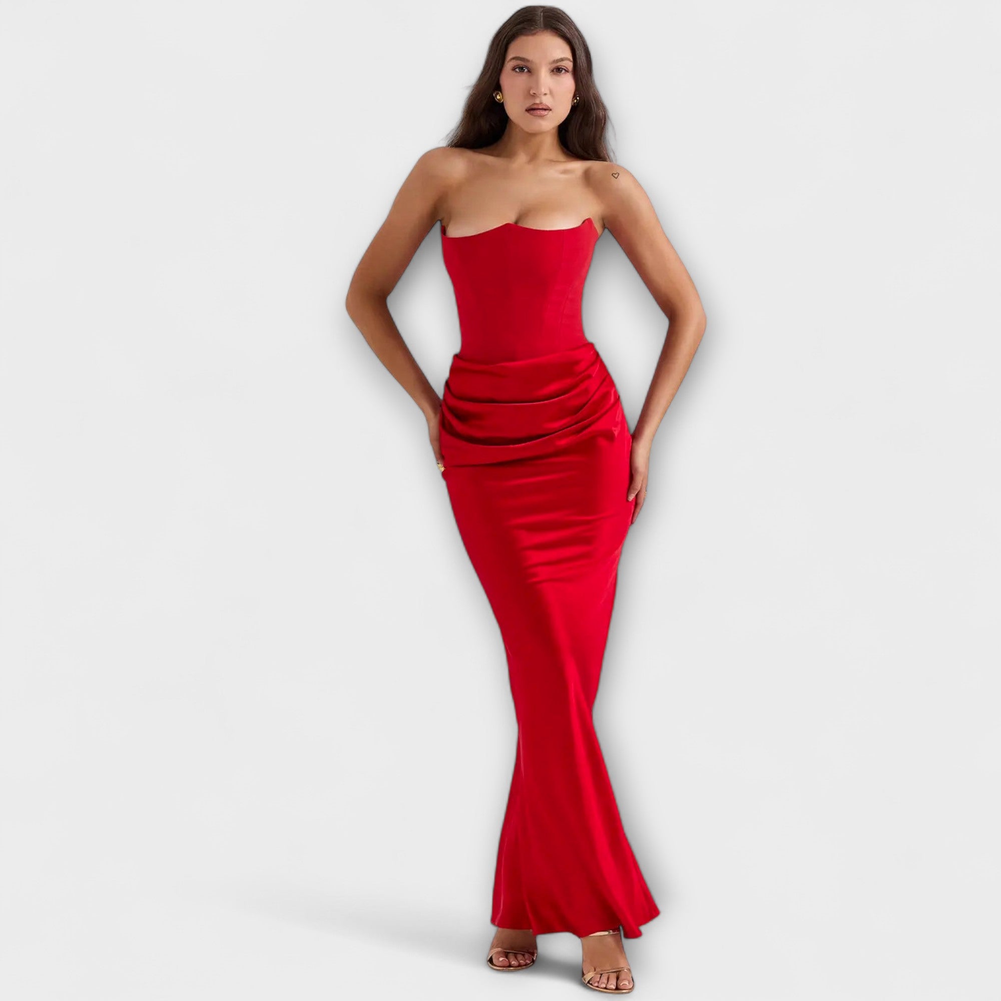 Robe maxi en satin sans épaules avec drapé