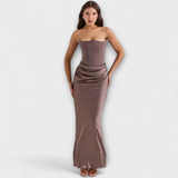 Robe maxi en satin sans épaules avec drapé